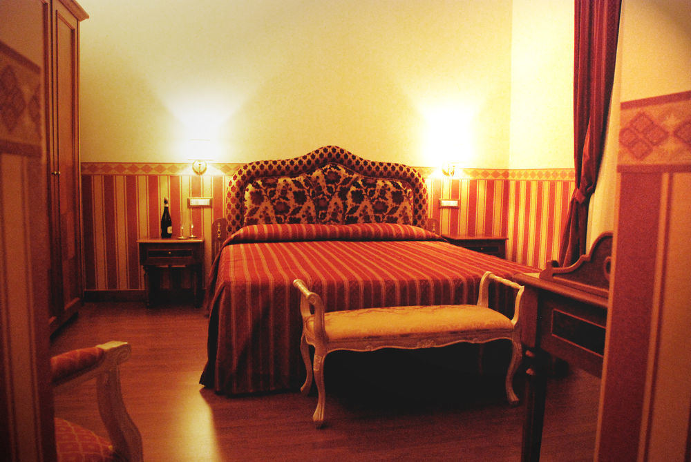 บาร์เบรินี สวีท Hotel โรม ห้อง รูปภาพ